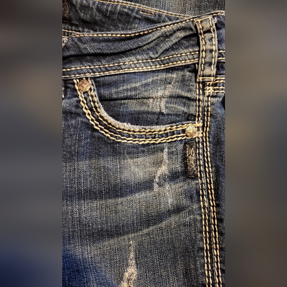 Silver Jean Co Suki Distressed Jeans View 6